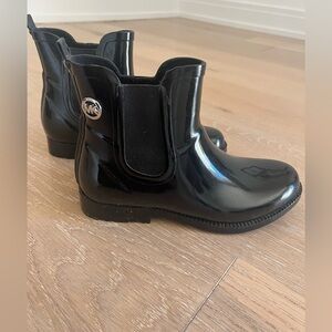 Michael Michael Kors Charm Black Rubber Chelsea
Rain Boots 7